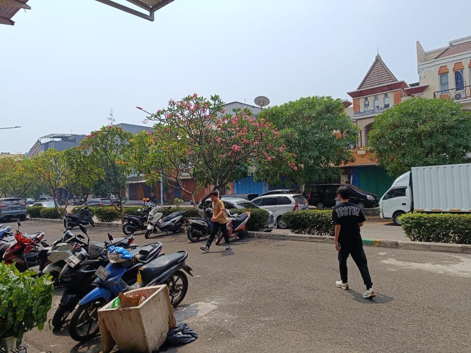 Hotel Ratana Cengkareng Syariah Jakarta Exterior foto