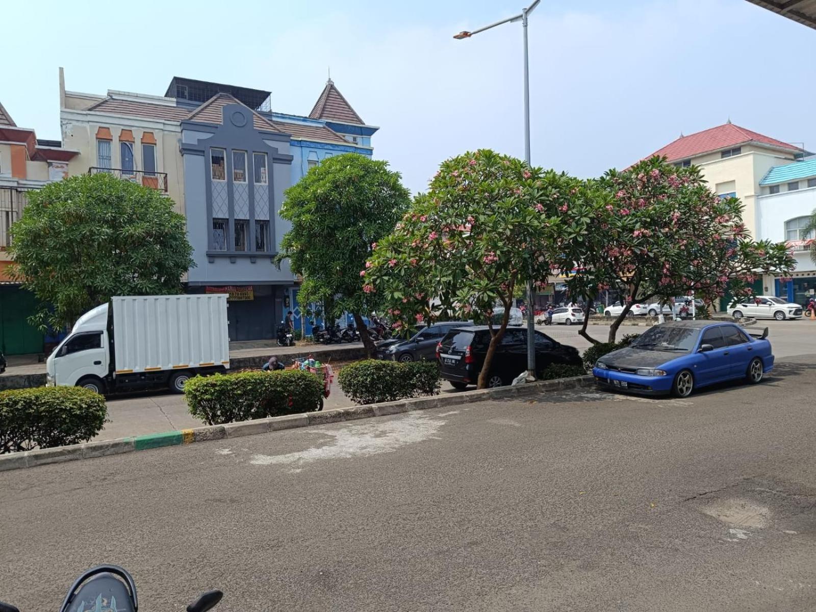 Hotel Ratana Cengkareng Syariah Jakarta Exterior foto